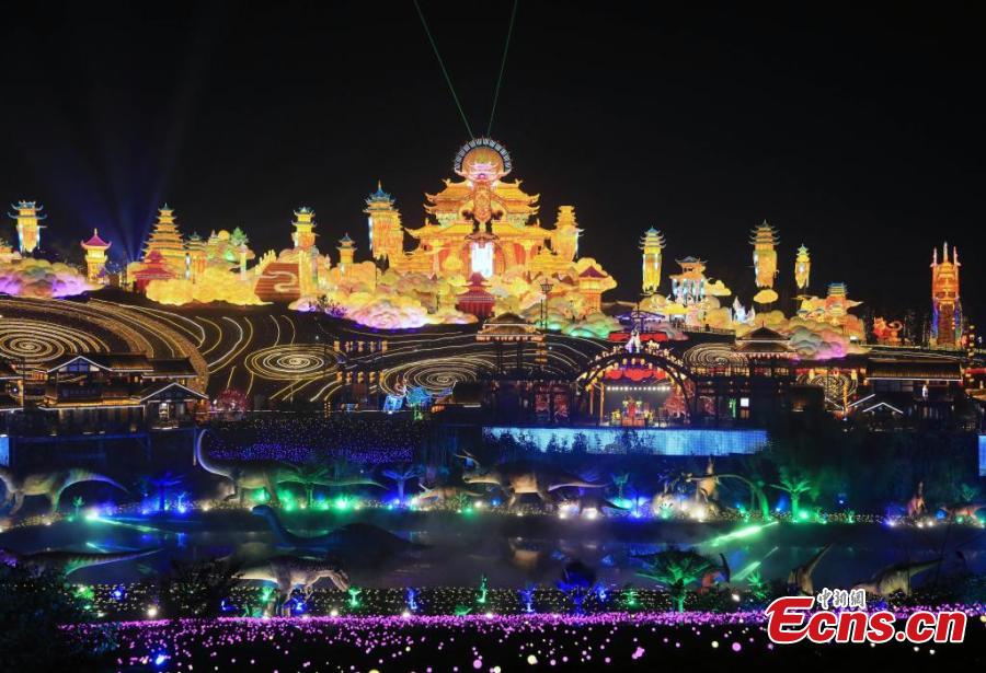 31st Zigong Int'l Dinosaur Lantern Show wows visitors